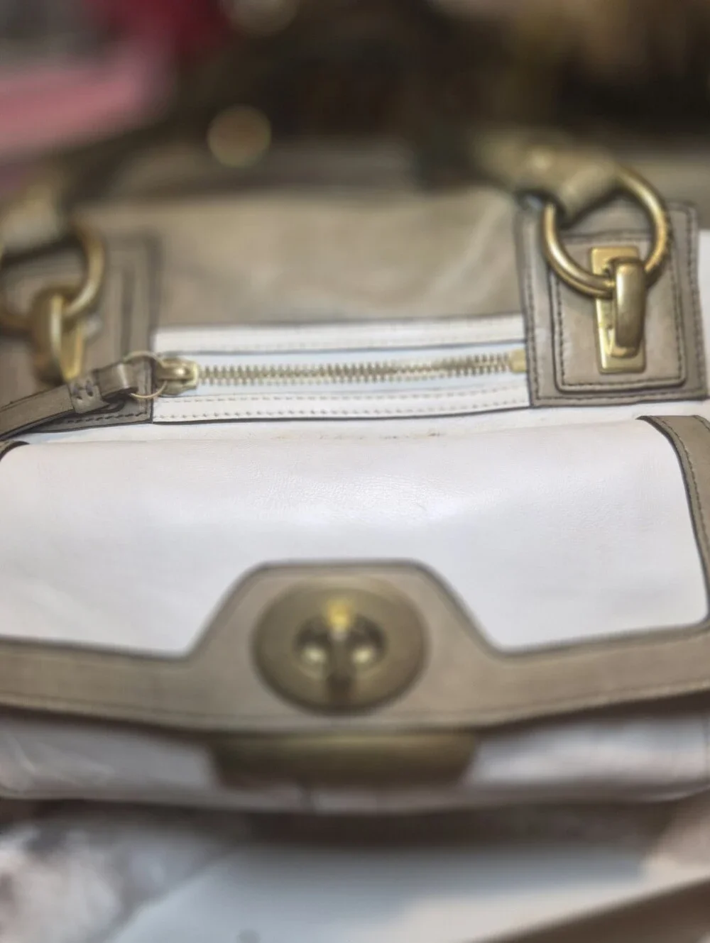 Coach Spectator Shoulder Bag White Beige Leather Gold Turnlock GUC